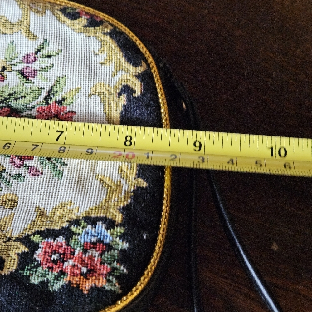 Vintage Floral Tapestry Wristlet Bag. - Picture 5 of 6